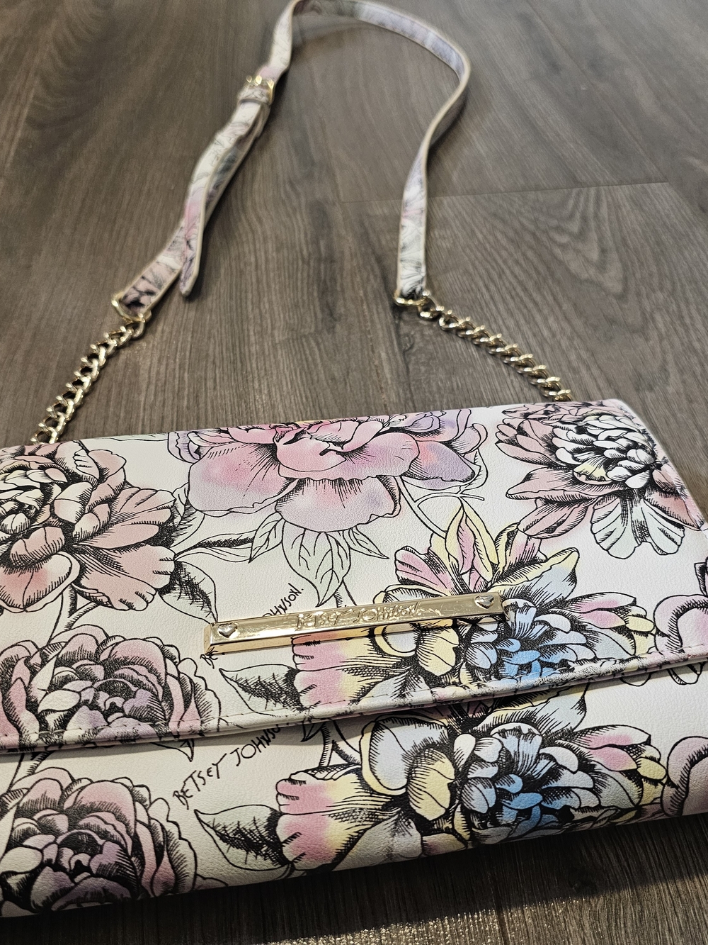 Betsey Johnson White Floral Chain Crossbody Bag